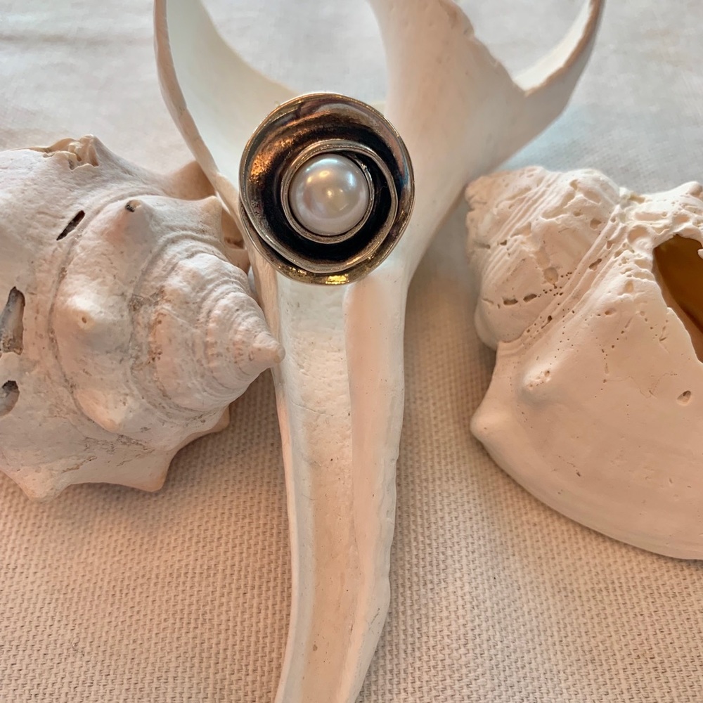 Lily pearl swirl sterling silver ring
